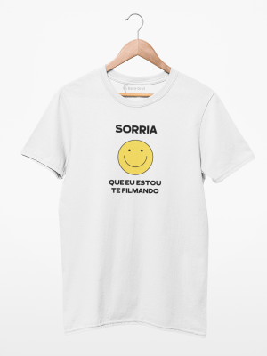 camiseta sorria que eu estou de filmando